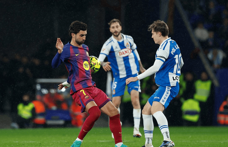 刚破进球荒就敢让他首发?弗里克手里只剩这两张牌,巴萨翻盘马竞全靠“问题锋线”了